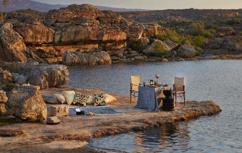 # KOPFOTO - Bushmans Kloof lakeside cocktail hour.Bushmans Kloof Picnic Experience kopie
